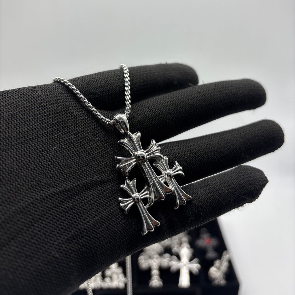 CH TRIPLE PENDANT W stainless steel chain