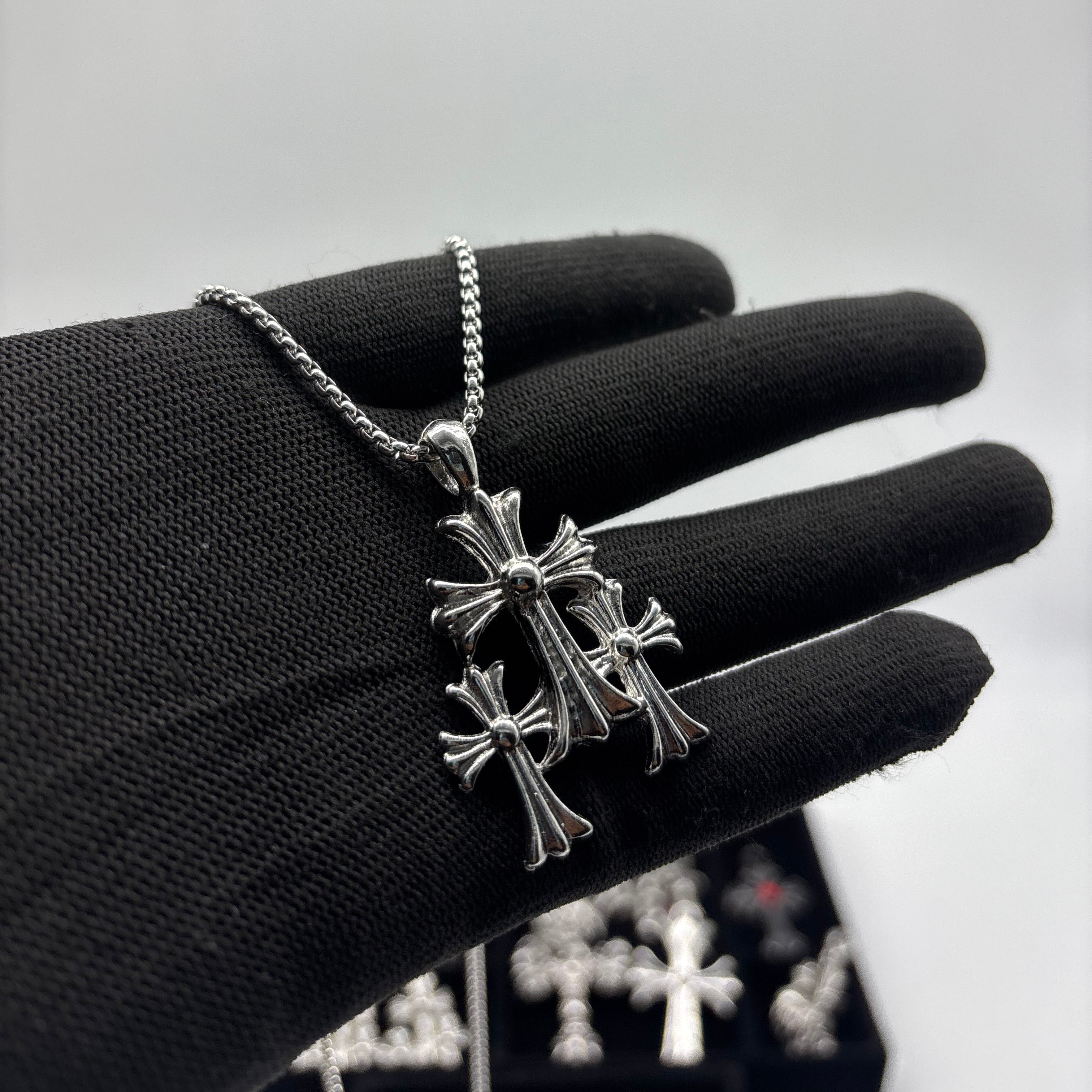 CH TRIPLE PENDANT W stainless steel chain