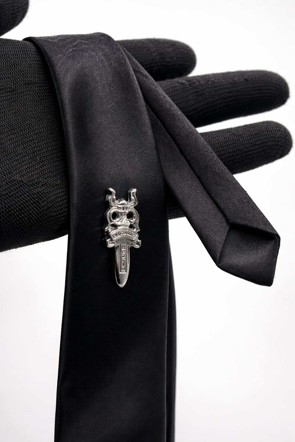 CH TIE WHITE 4 CHARMS